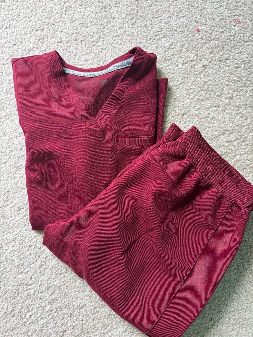 Fablets garnet/red scrub set